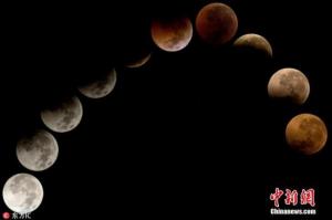 “血月”与火星大冲“同框”全球多地赏美景图